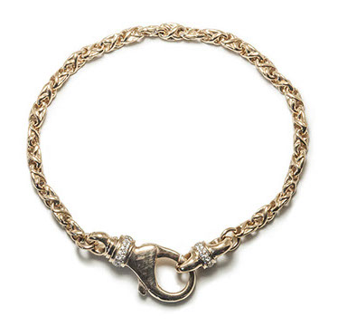 The Guru with Hemera Cuff 750 Rose Gold with VS Diamonds.  Tristan and Isolde Chain 750 Rose Gold with Tristan an Isolde Hemera Clasp 