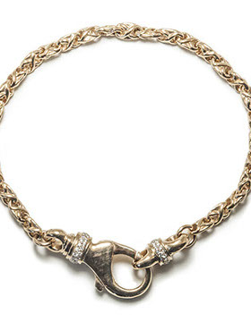 The Guru with Hemera Cuff 750 Rose Gold with VS Diamonds.  Tristan and Isolde Chain 750 Rose Gold with Tristan an Isolde Hemera Clasp 